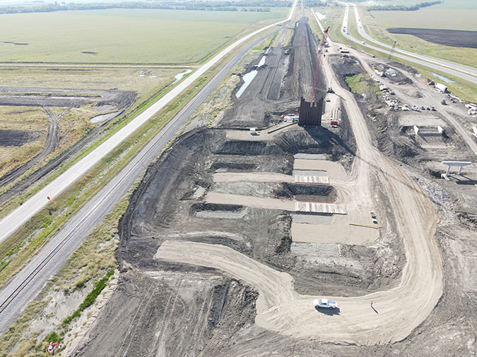 Structural beams are being installed in the early stages of bridge construction on BNSF’s Hillsboro Subdivision.  